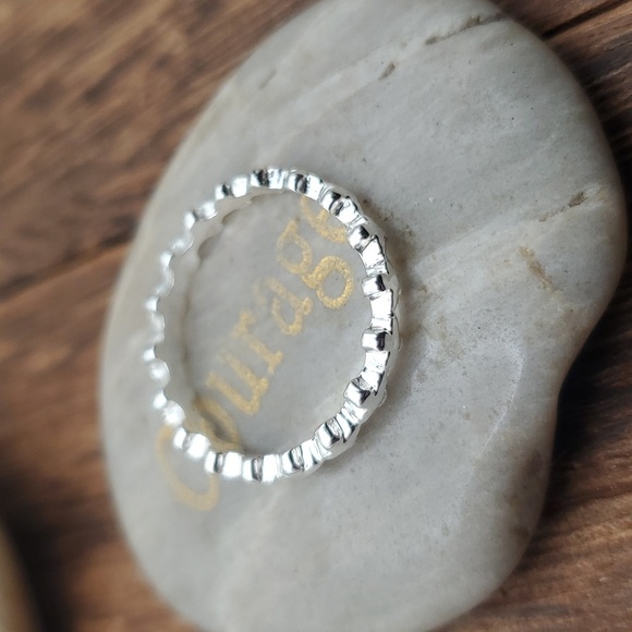 Size 8 silver cross wreath ring R611 - Picture 2 of 3